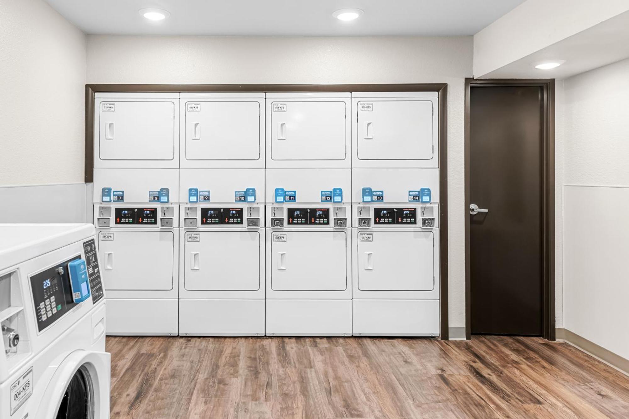 Woodspring Suites Kansas City Airport Zewnętrze zdjęcie